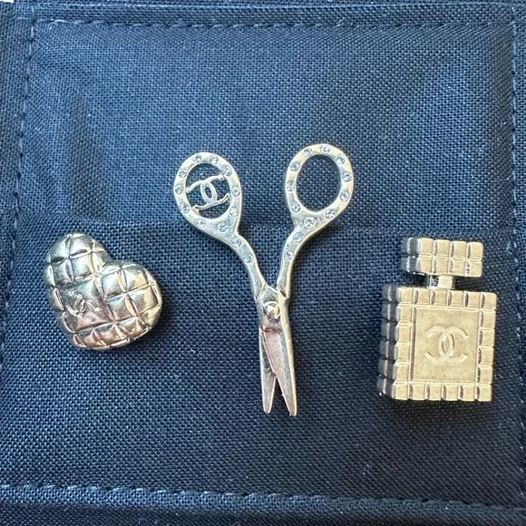 🚨 HOST PICK 🆕 Chanel Matte Gold Mini Brooch Set: Heart, Perfume, Scissors